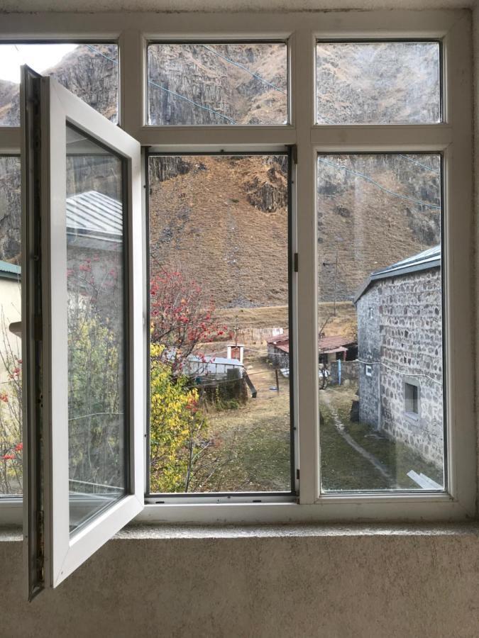 Waterfall Kazbegi Extérieur photo
